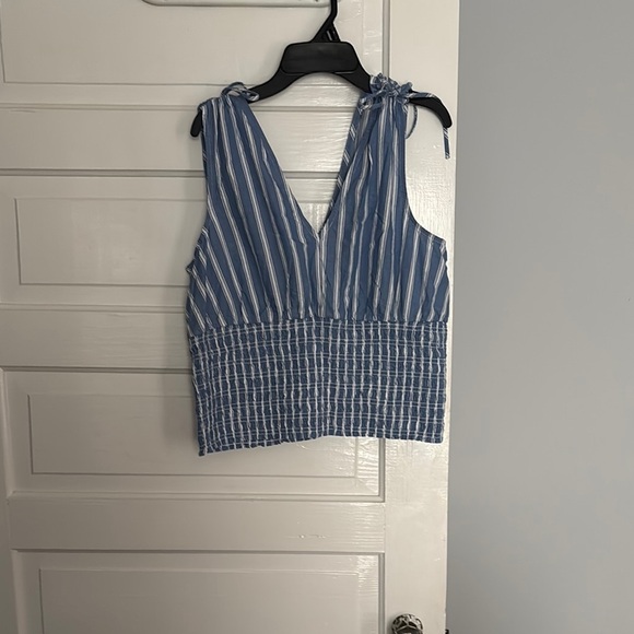 Old Navy Blue Sleeveless Crop Tank Top - Picture 1 of 4
